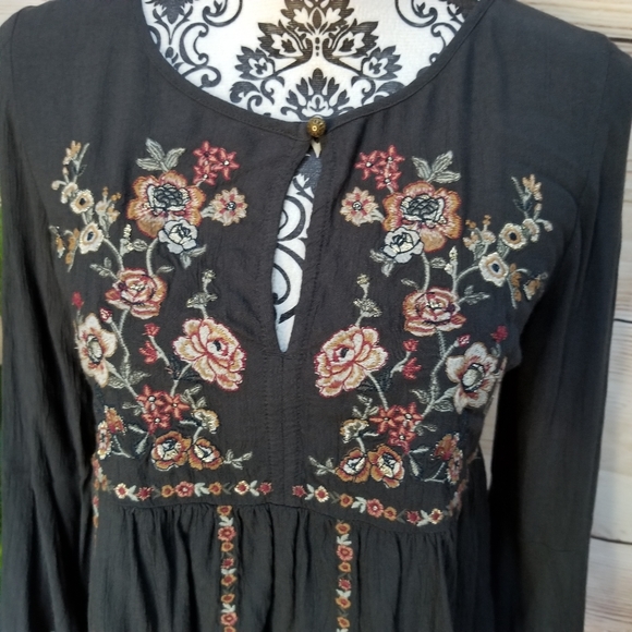 American Eagle Embroidered &Bell sleeves/Top Sz XS - Picture 3 of 7